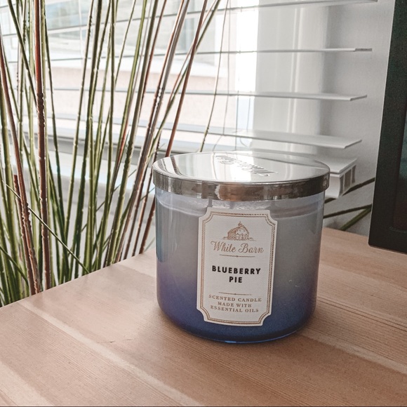 New Bath & body works Blueberry pie 3 wick candle